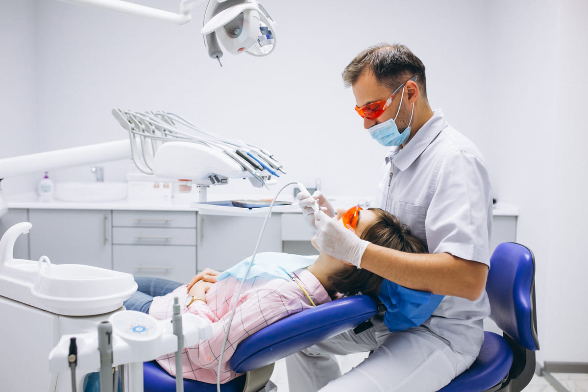 Consultorio dental: ¿rentar o comprar?